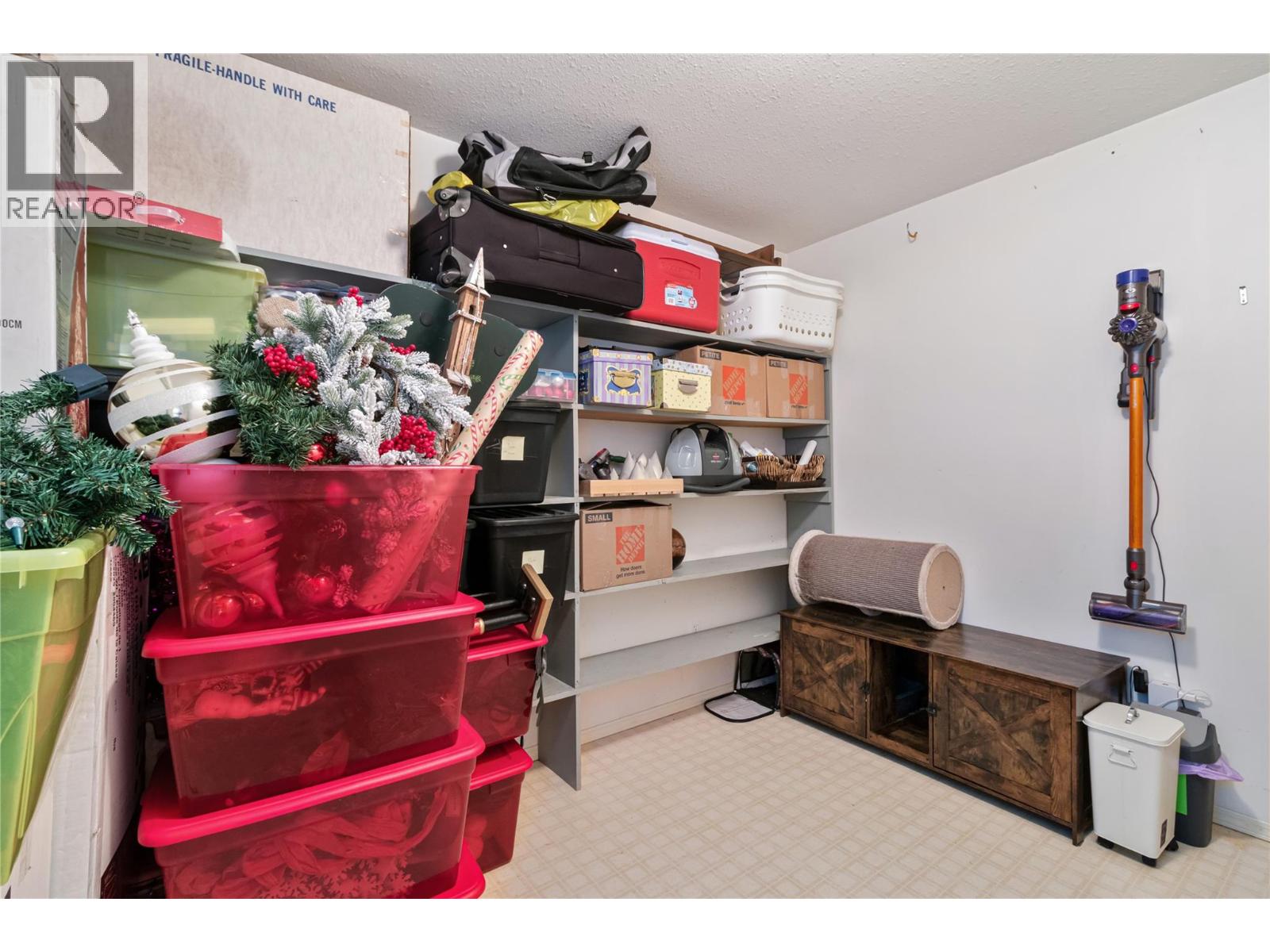 #3 1886 Parkview Crescent - 38