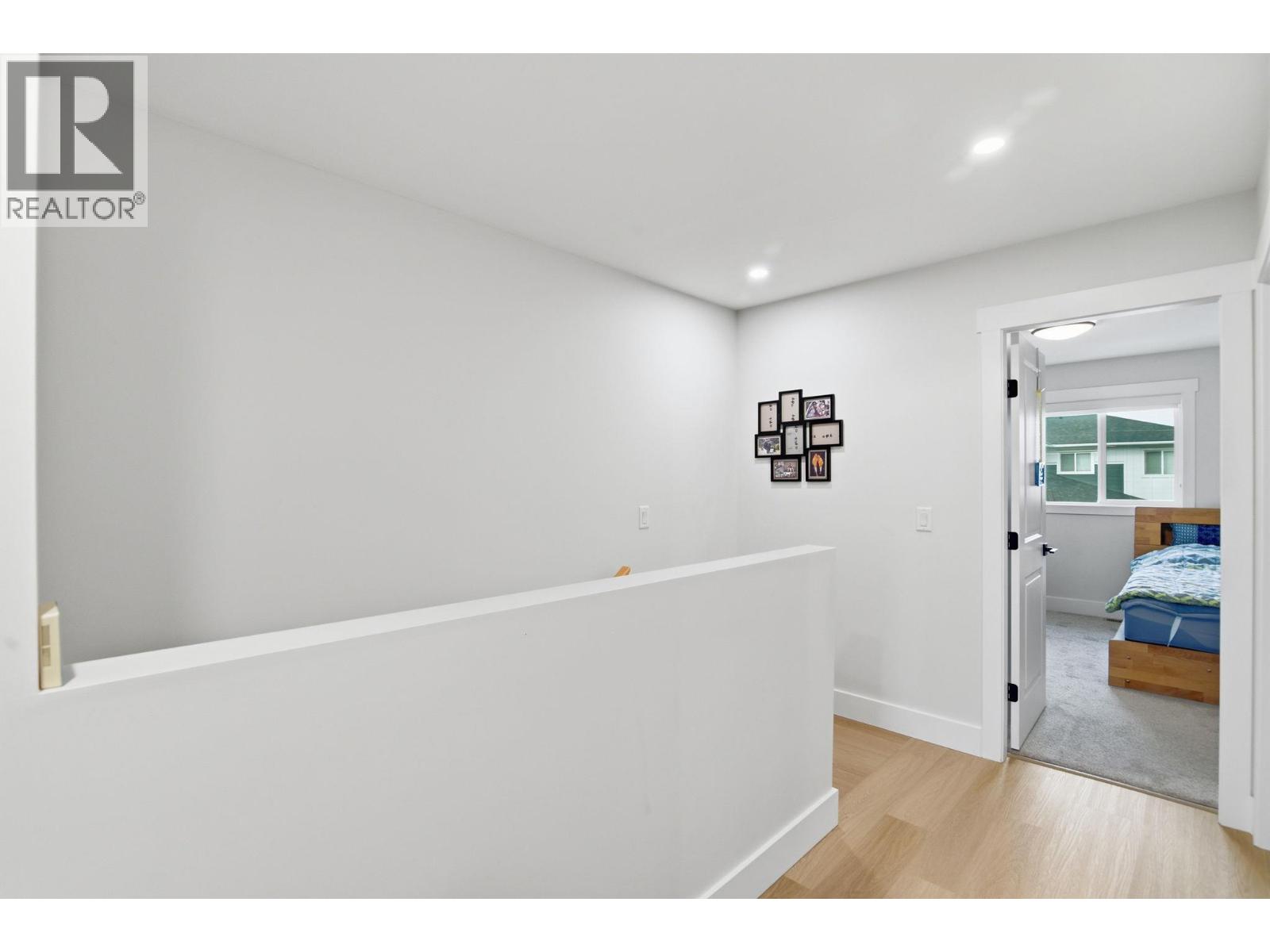 #6 1999 15 Avenue - 26