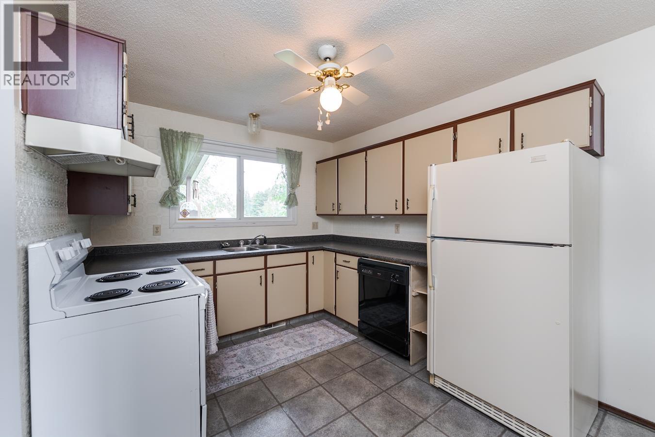 Photo 12 of 35 — 4138 GUEST CRESCENT · Prince George, BC