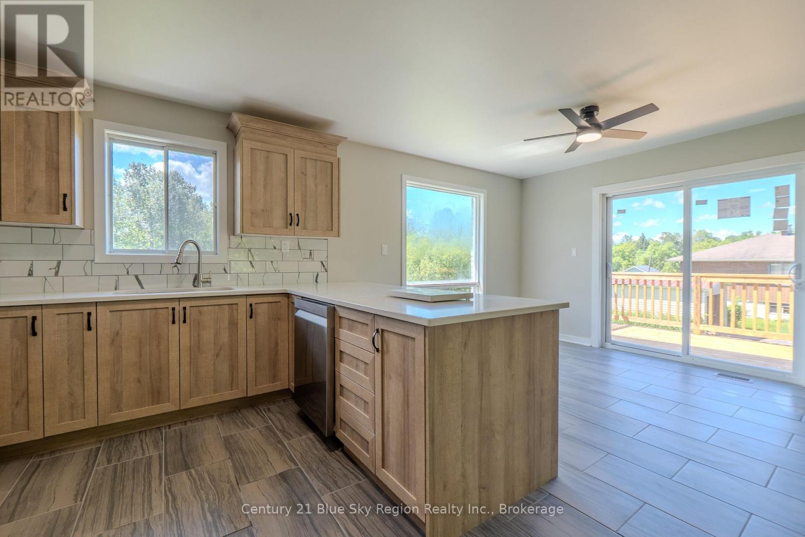418 LAURIER STREET - 16