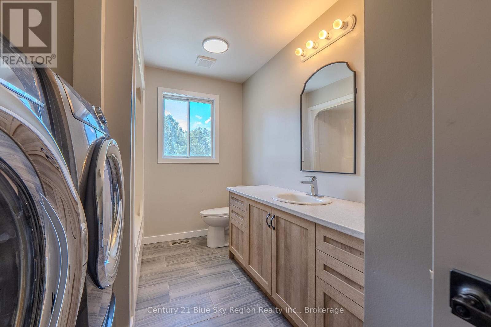 418 LAURIER STREET - 20
