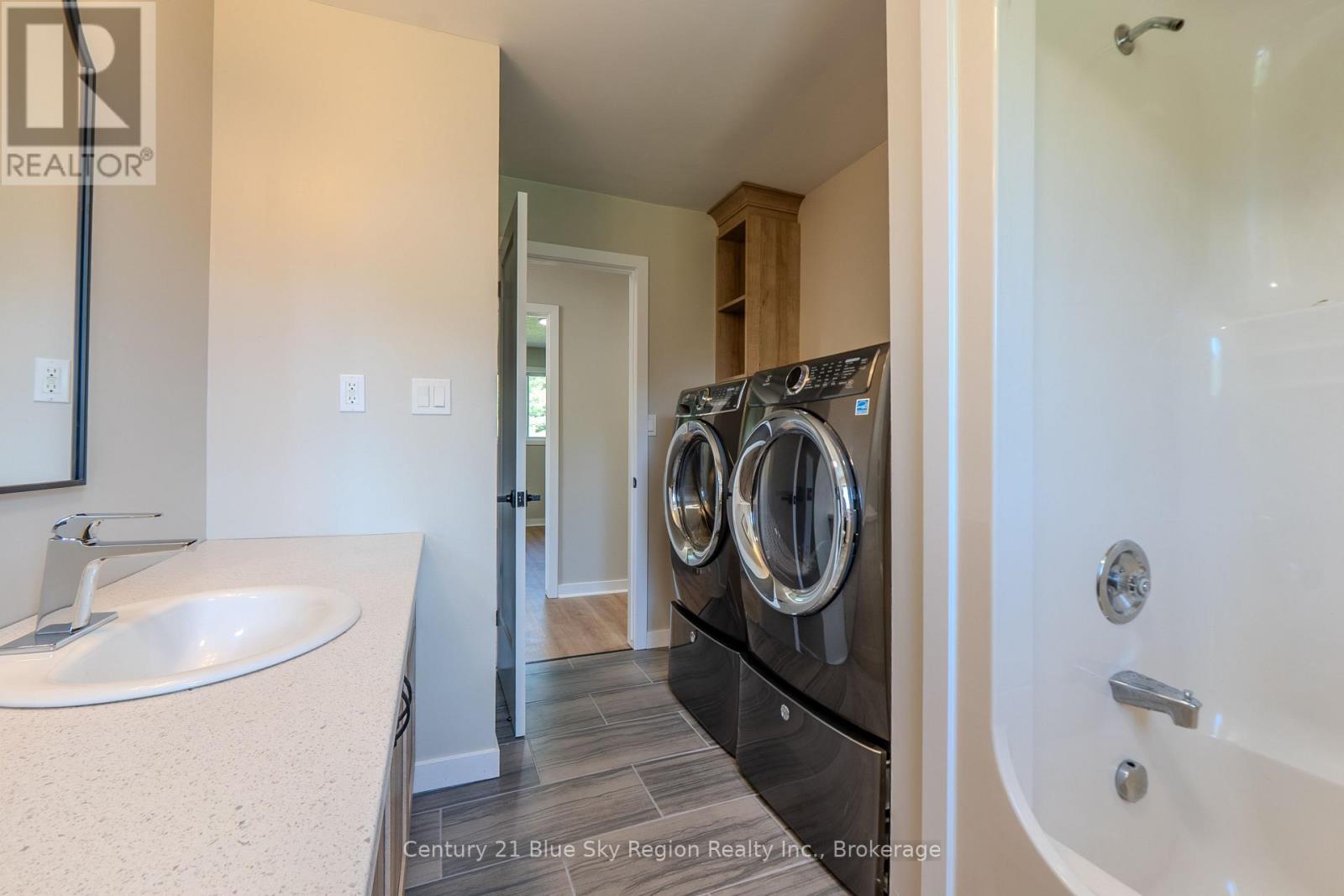418 LAURIER STREET - 21
