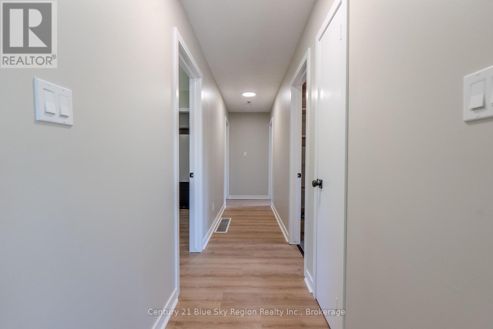 418 LAURIER STREET - 22