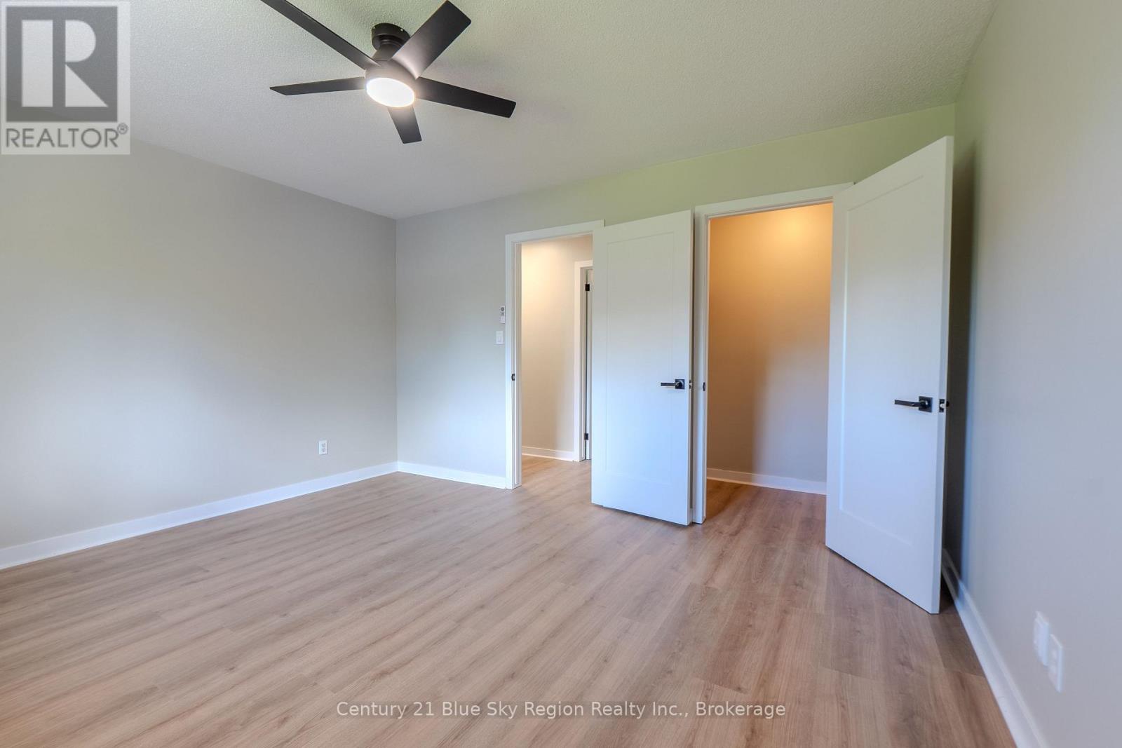 418 LAURIER STREET - 24