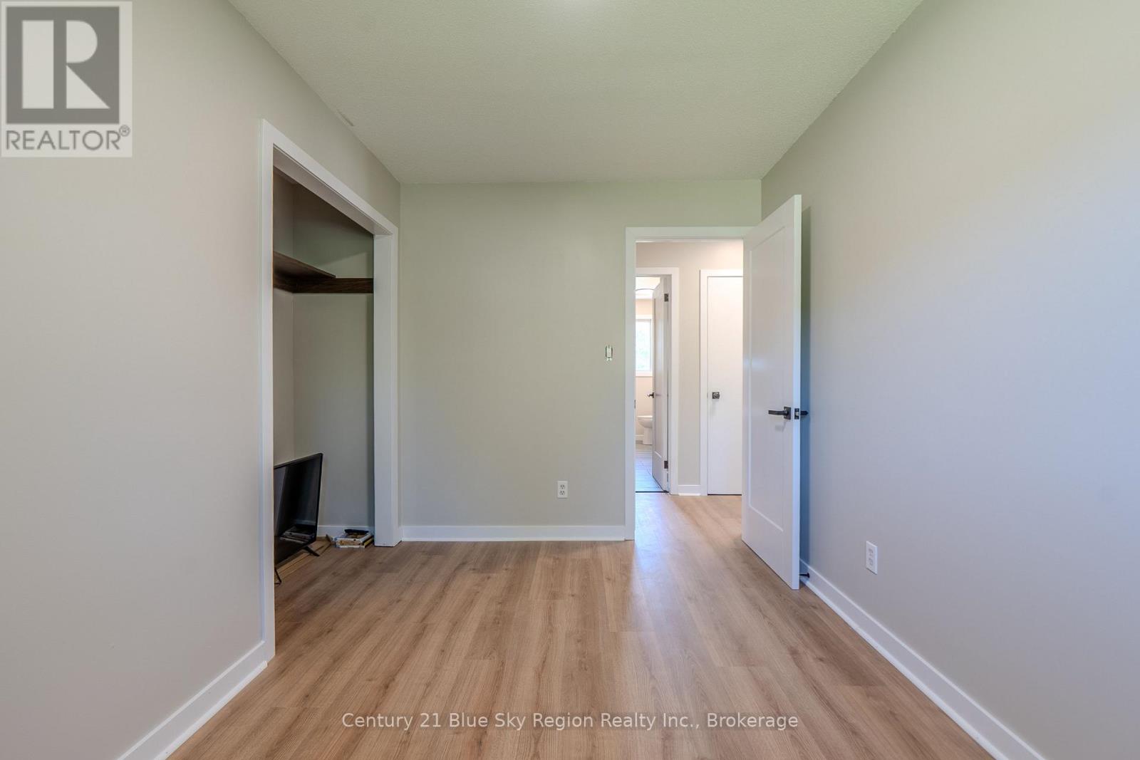 418 LAURIER STREET - 26