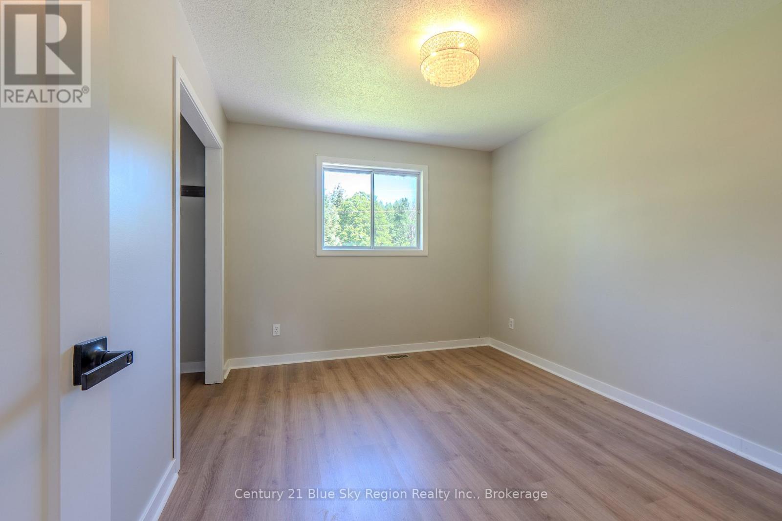 418 LAURIER STREET - 27