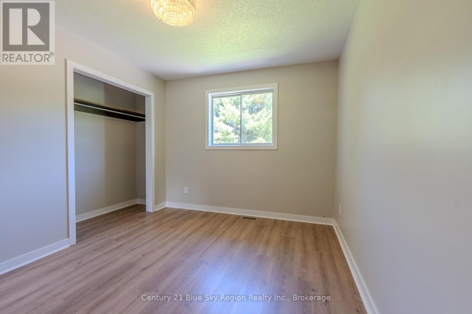 418 LAURIER STREET - 28