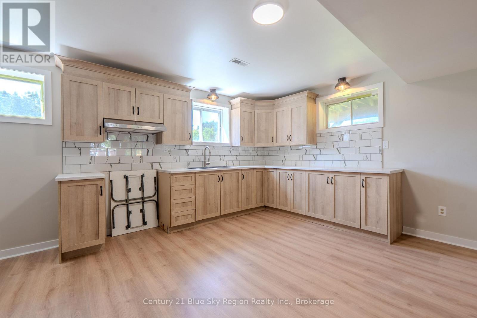 418 LAURIER STREET - 29