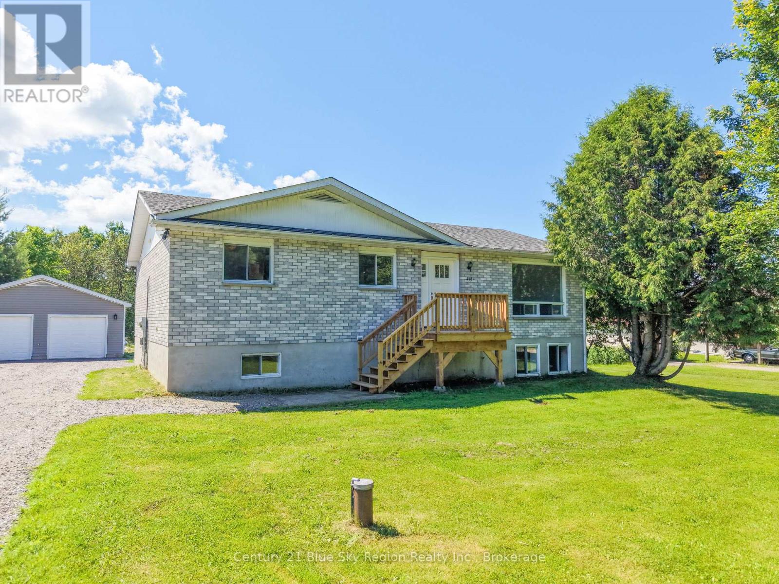 418 LAURIER STREET - 3