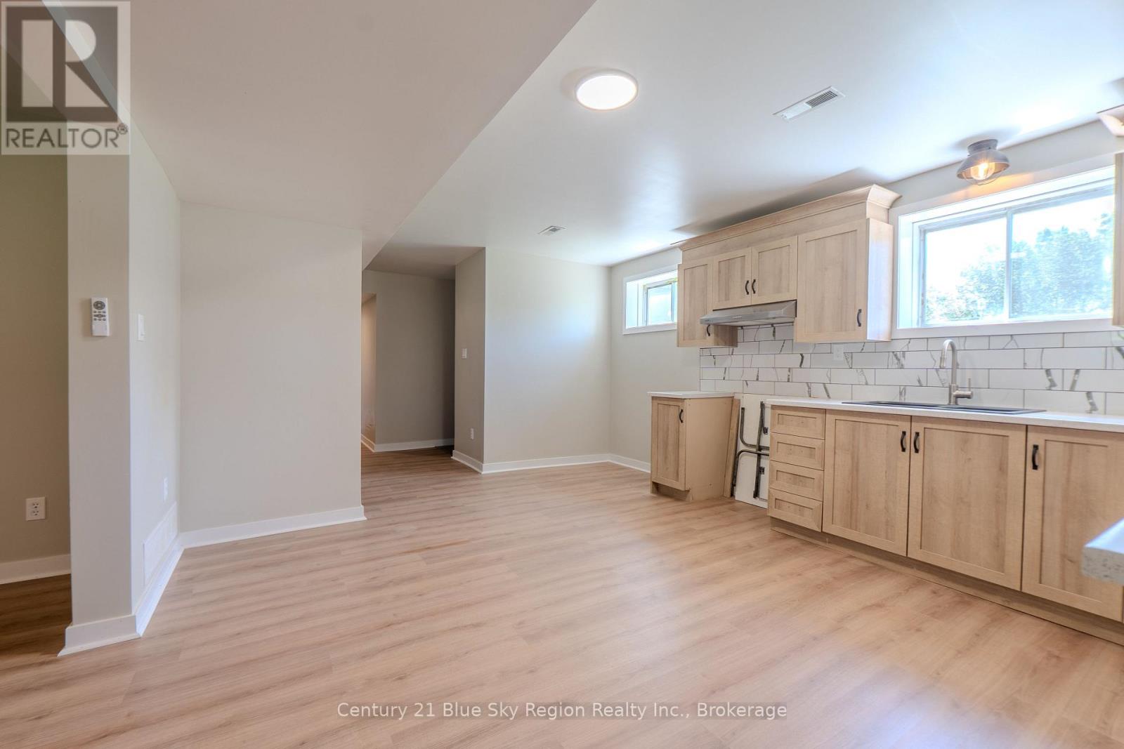 418 LAURIER STREET - 32