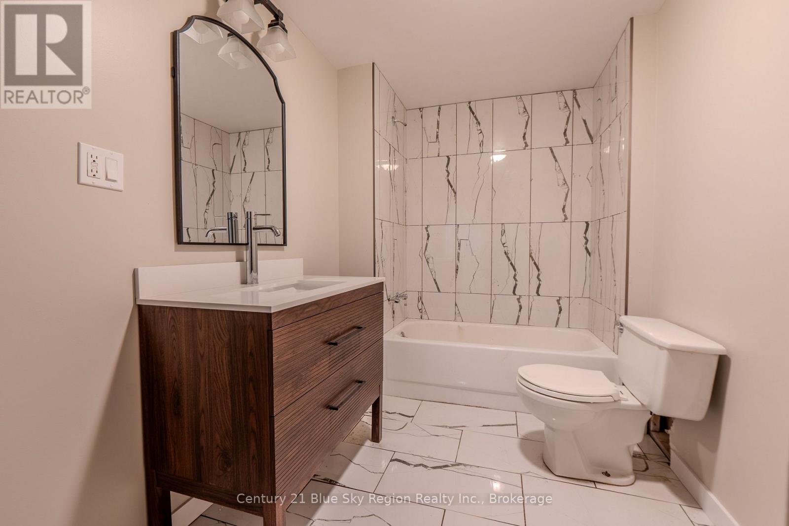 418 LAURIER STREET - 36