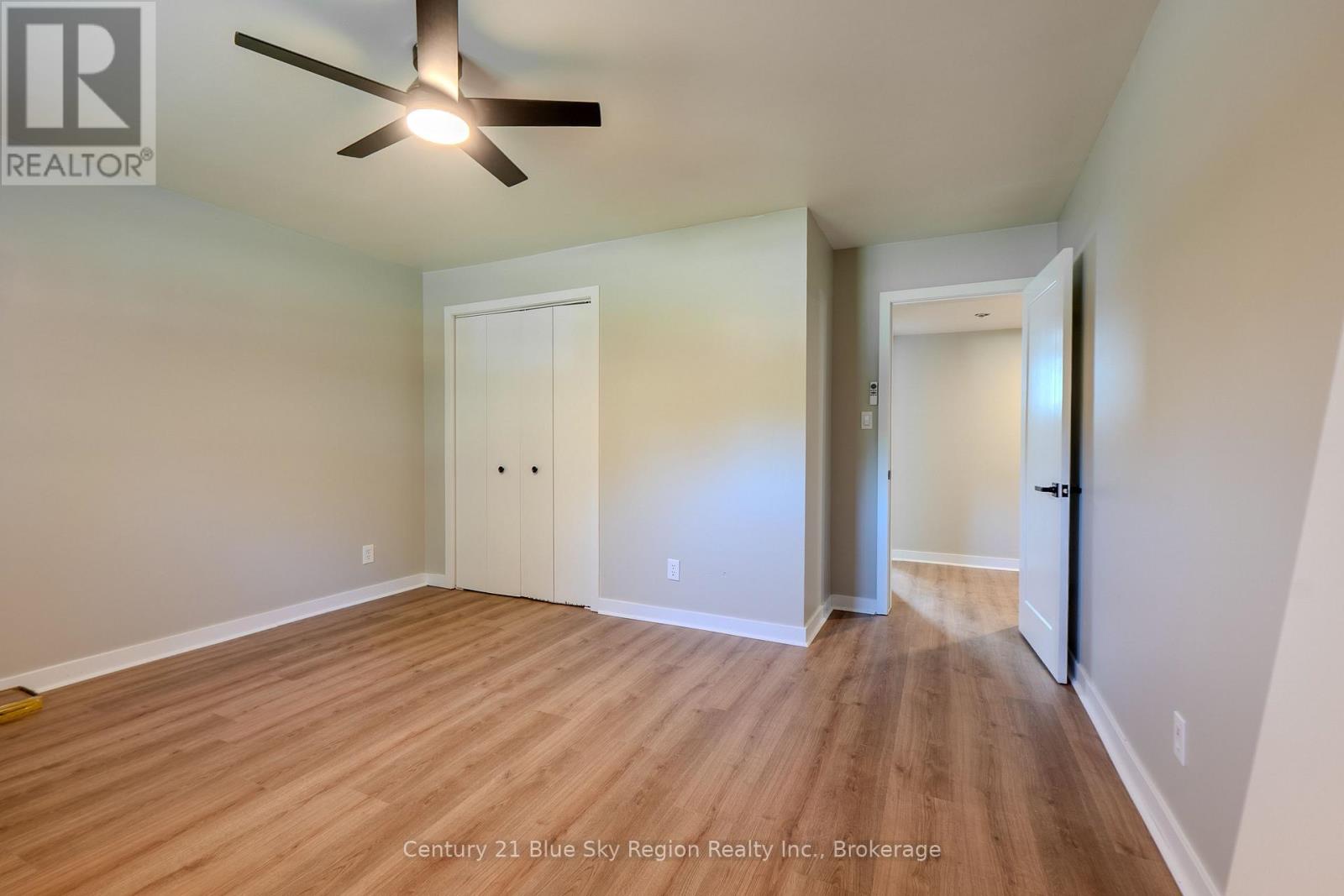 418 LAURIER STREET - 37