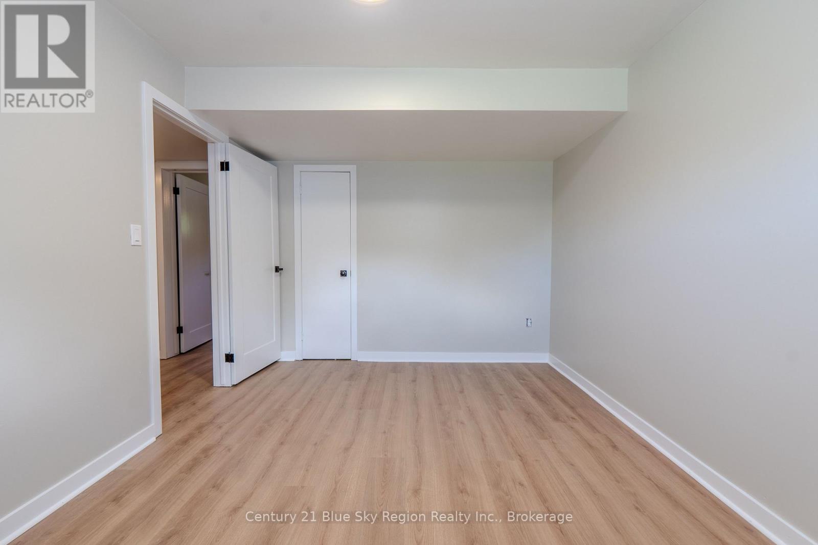 418 LAURIER STREET - 40