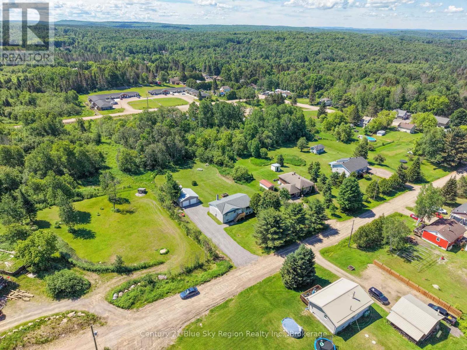 418 LAURIER STREET - 45
