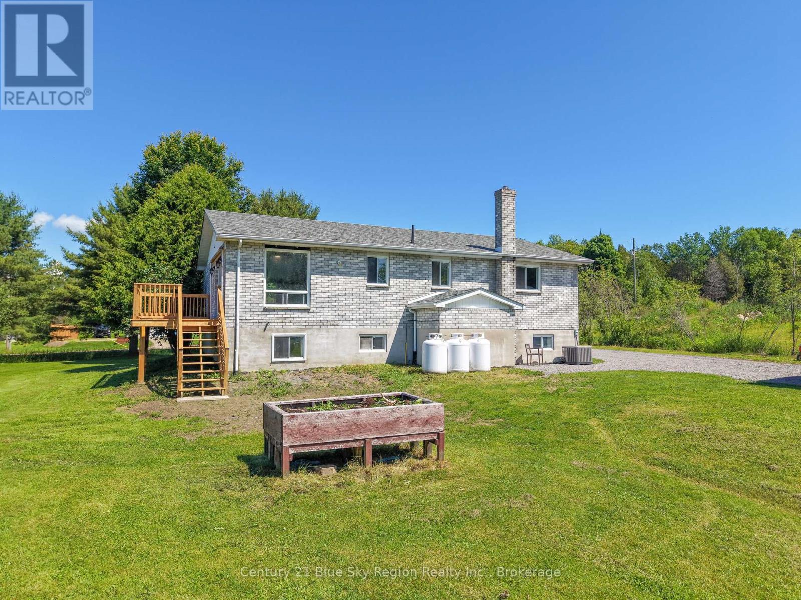 418 LAURIER STREET - 5