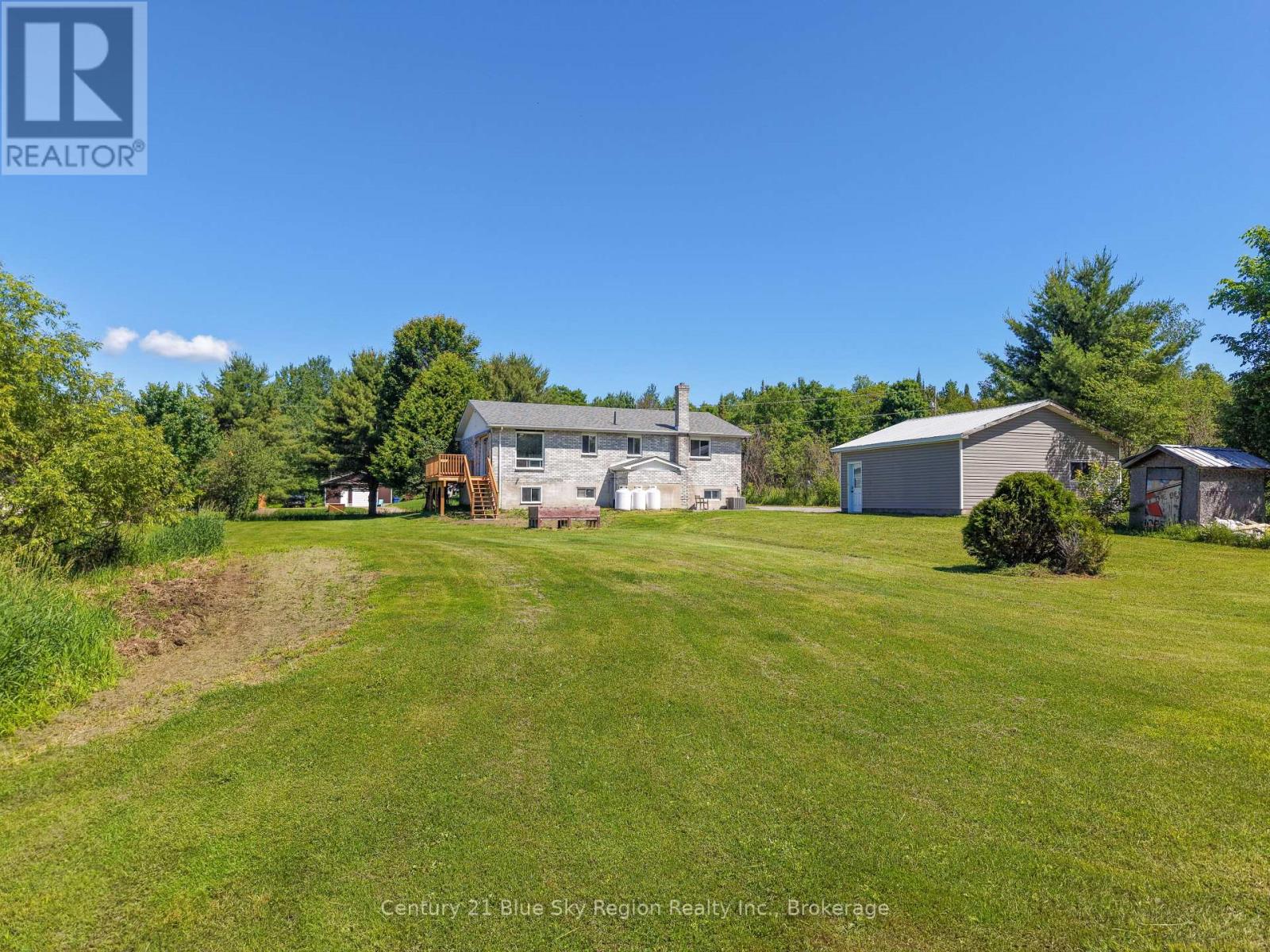 418 LAURIER STREET - 6