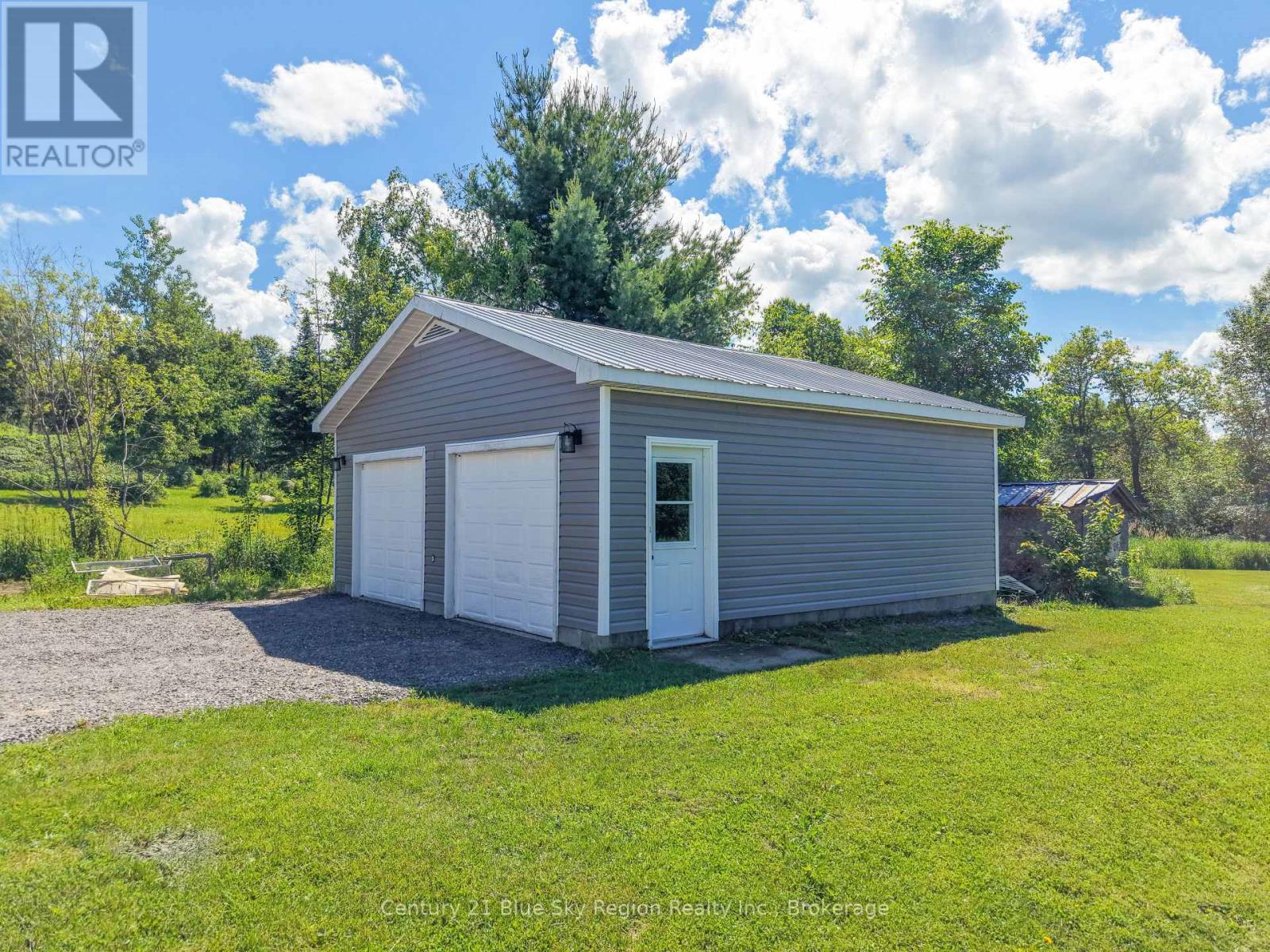 418 LAURIER STREET - 7