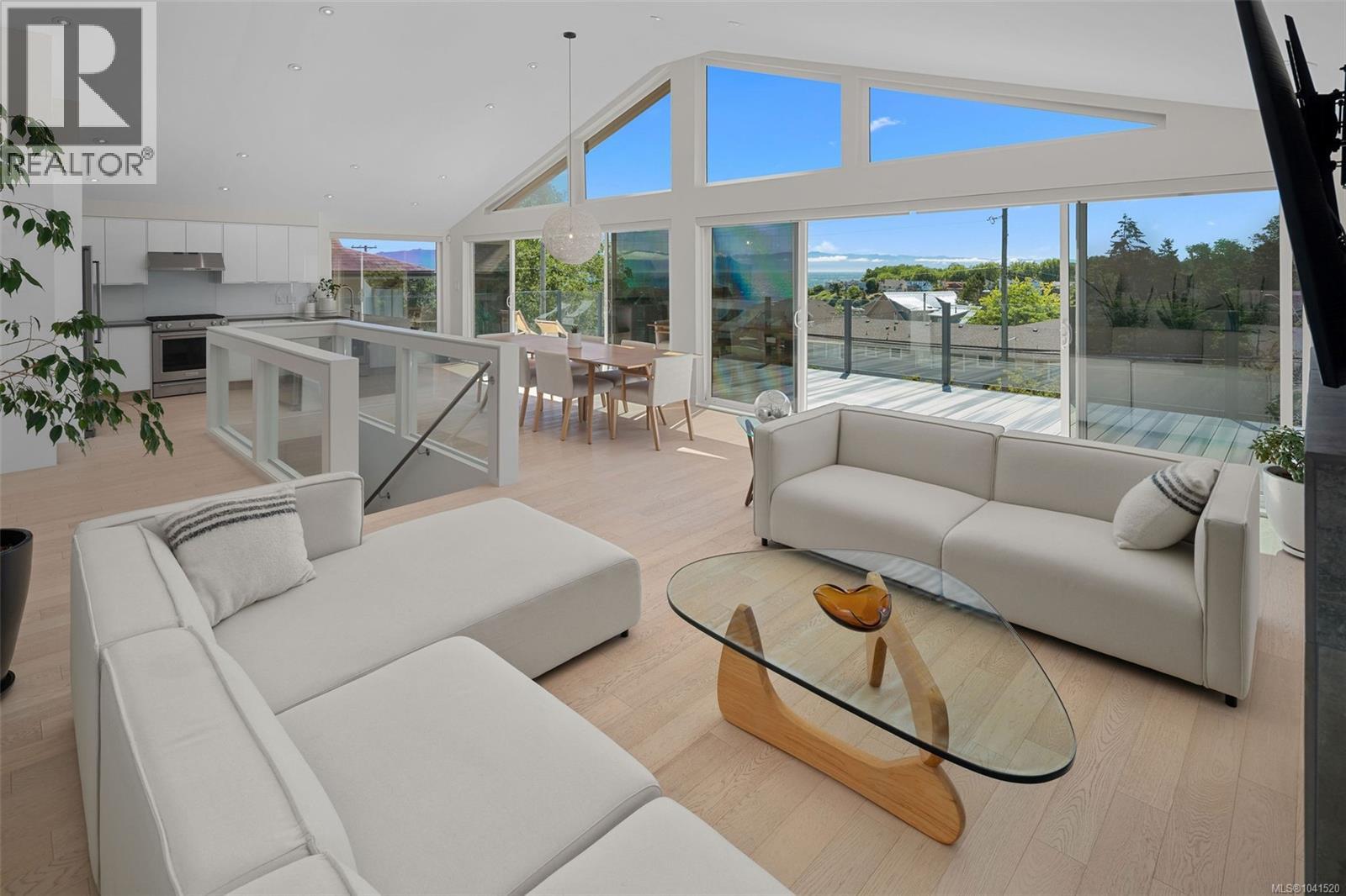  321 Foul Bay Road, Oak Bay