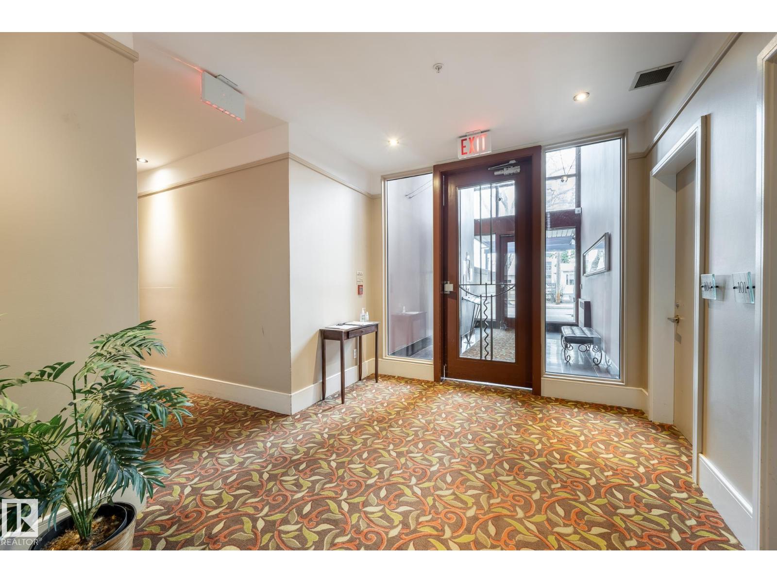 #403 11415 100 AV NW - 2