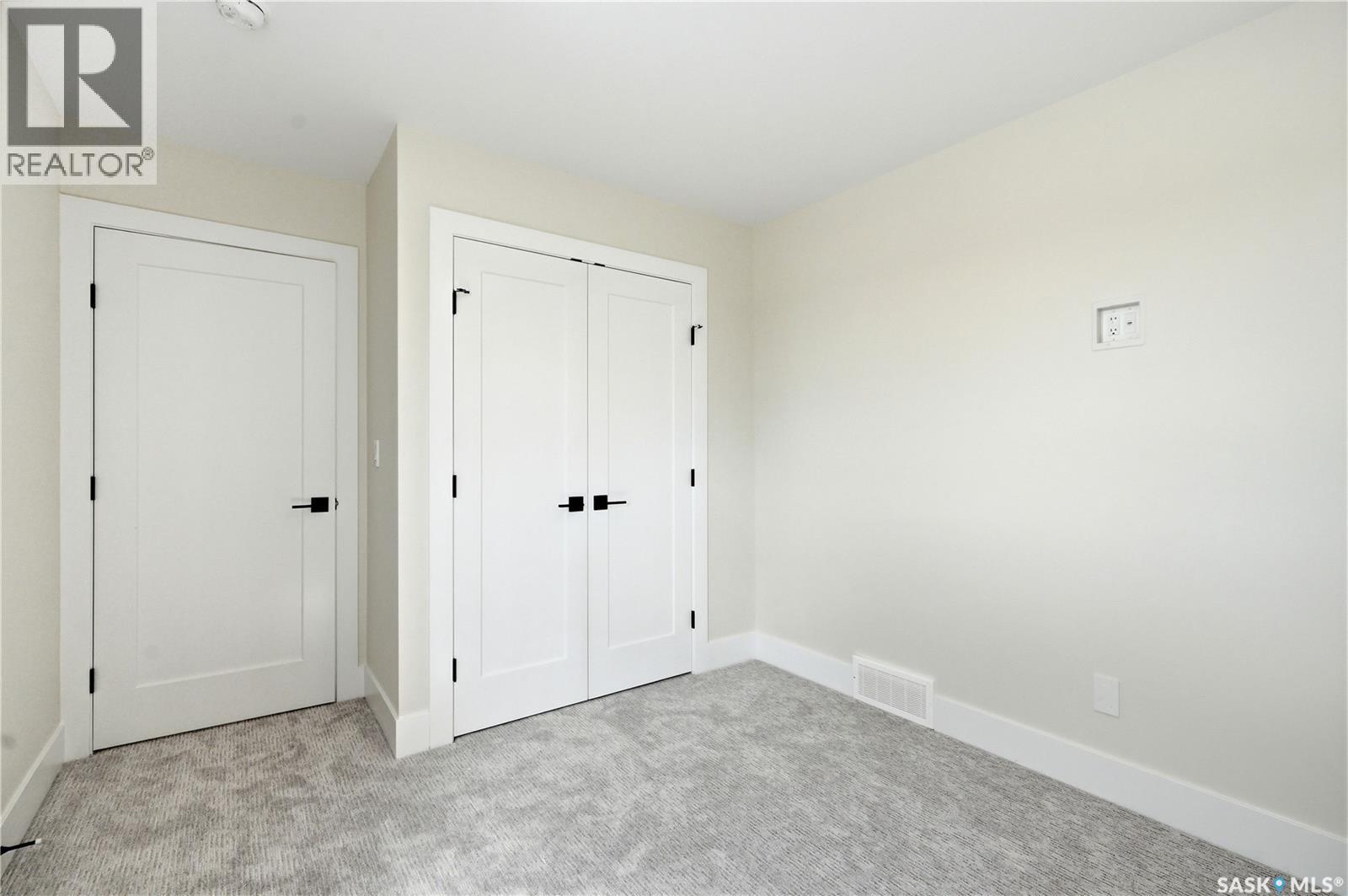 218 Veterans DRIVE — photo 34