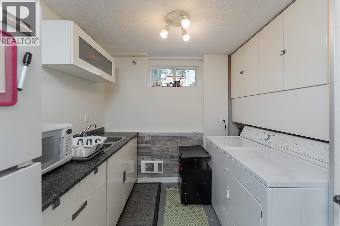 1567 PEARSON AVENUE - 25
