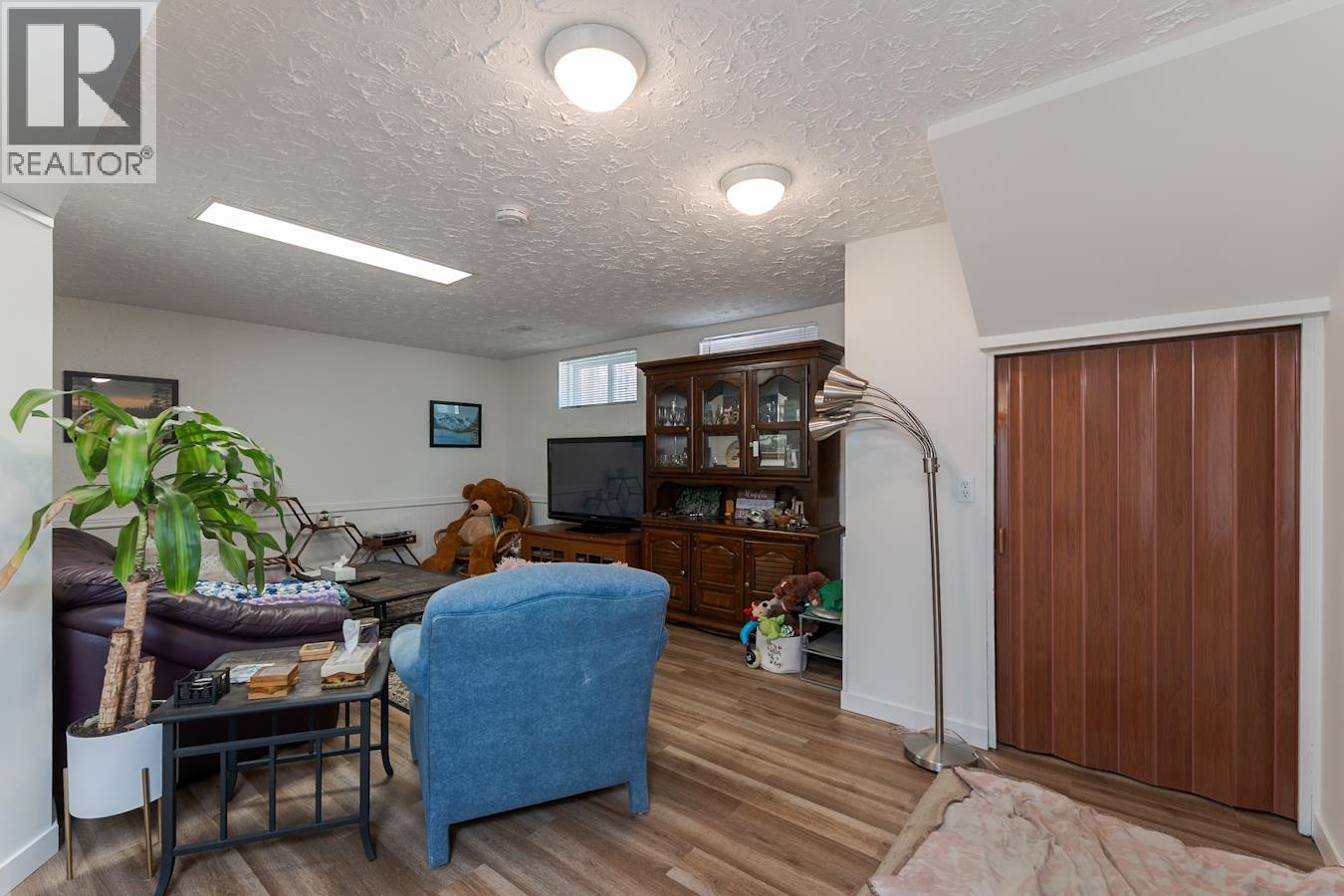 1567 PEARSON AVENUE - 20