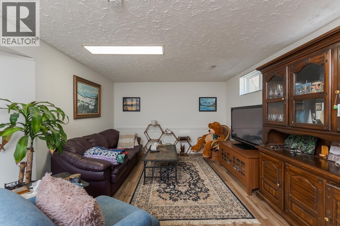 1567 PEARSON AVENUE - 21