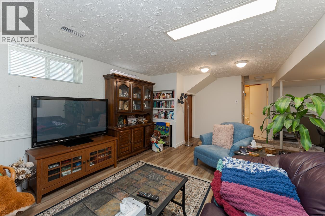 1567 PEARSON AVENUE - 22