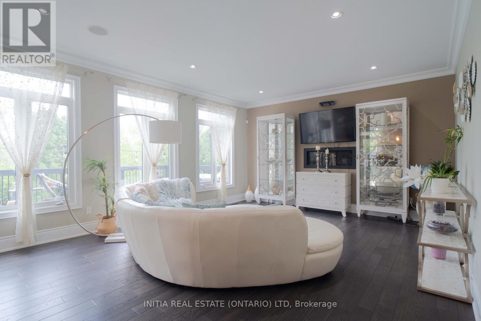 #31 515 SKYLINE AVENUE - 10