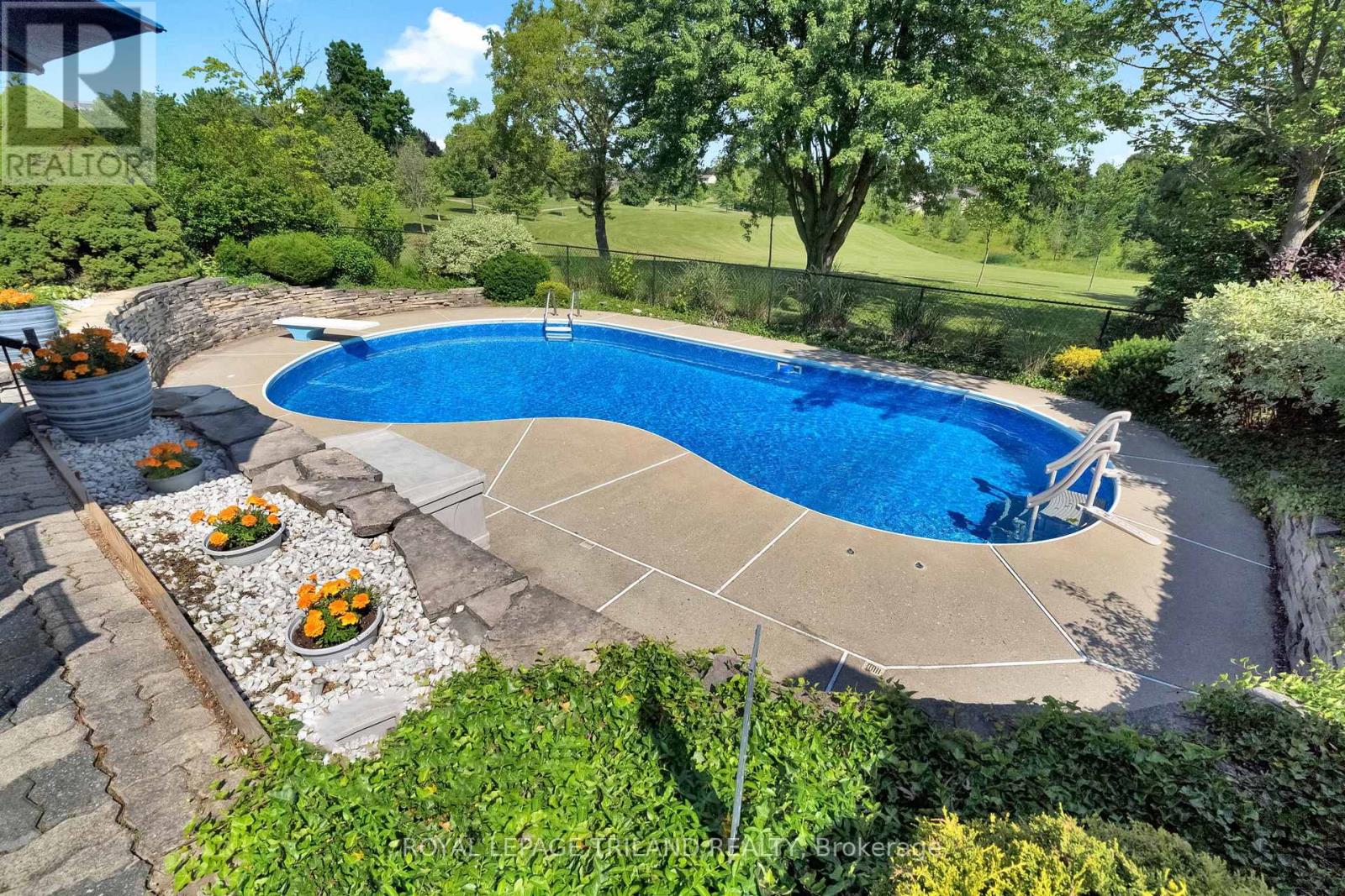 62 GARDENVALE CRESCENT - 45
