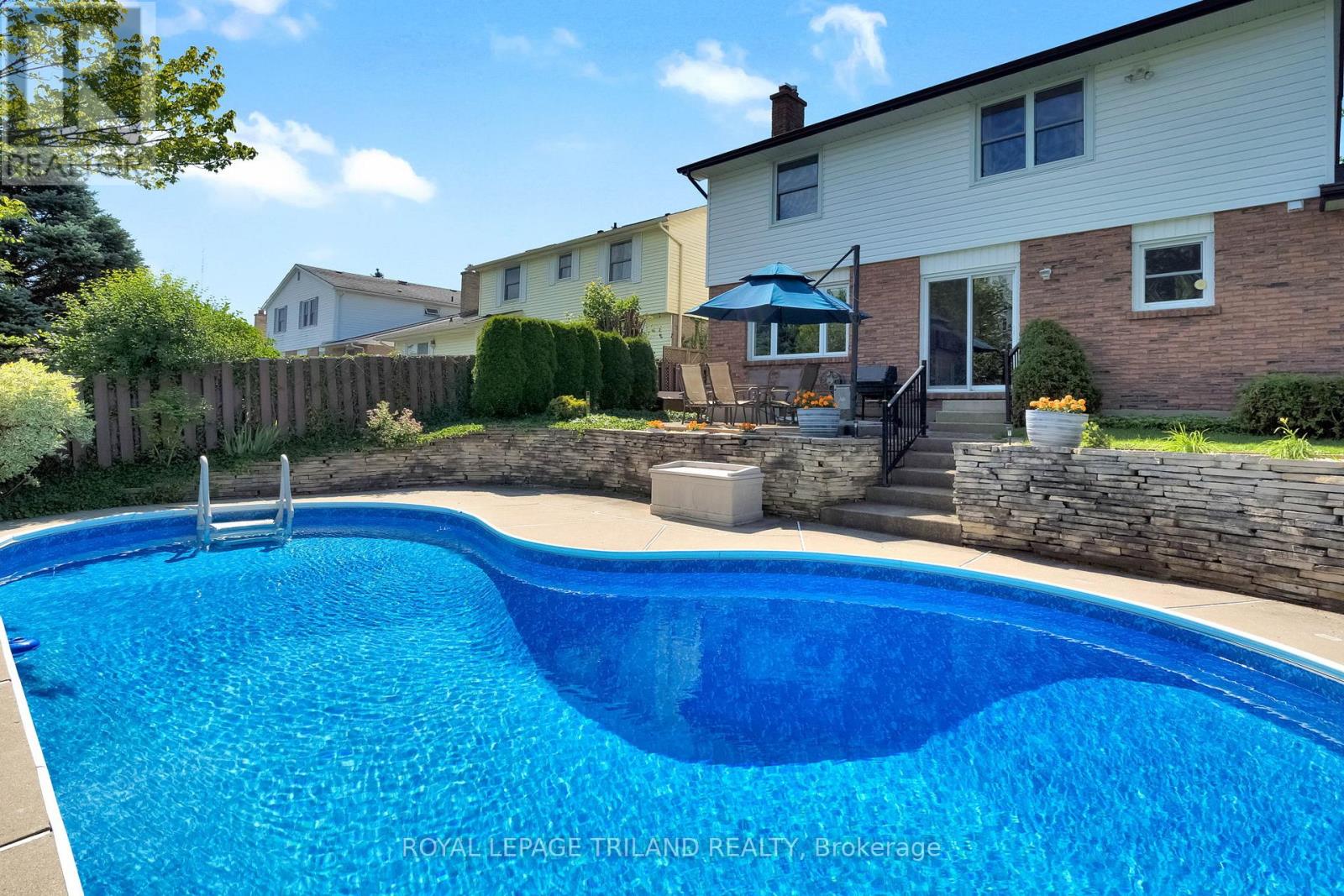 62 GARDENVALE CRESCENT - 48