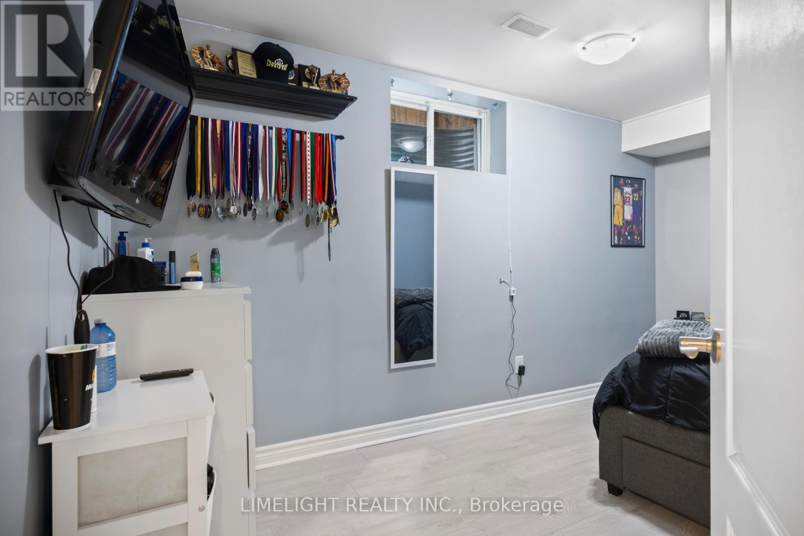 676 GUINESS WAY - 29