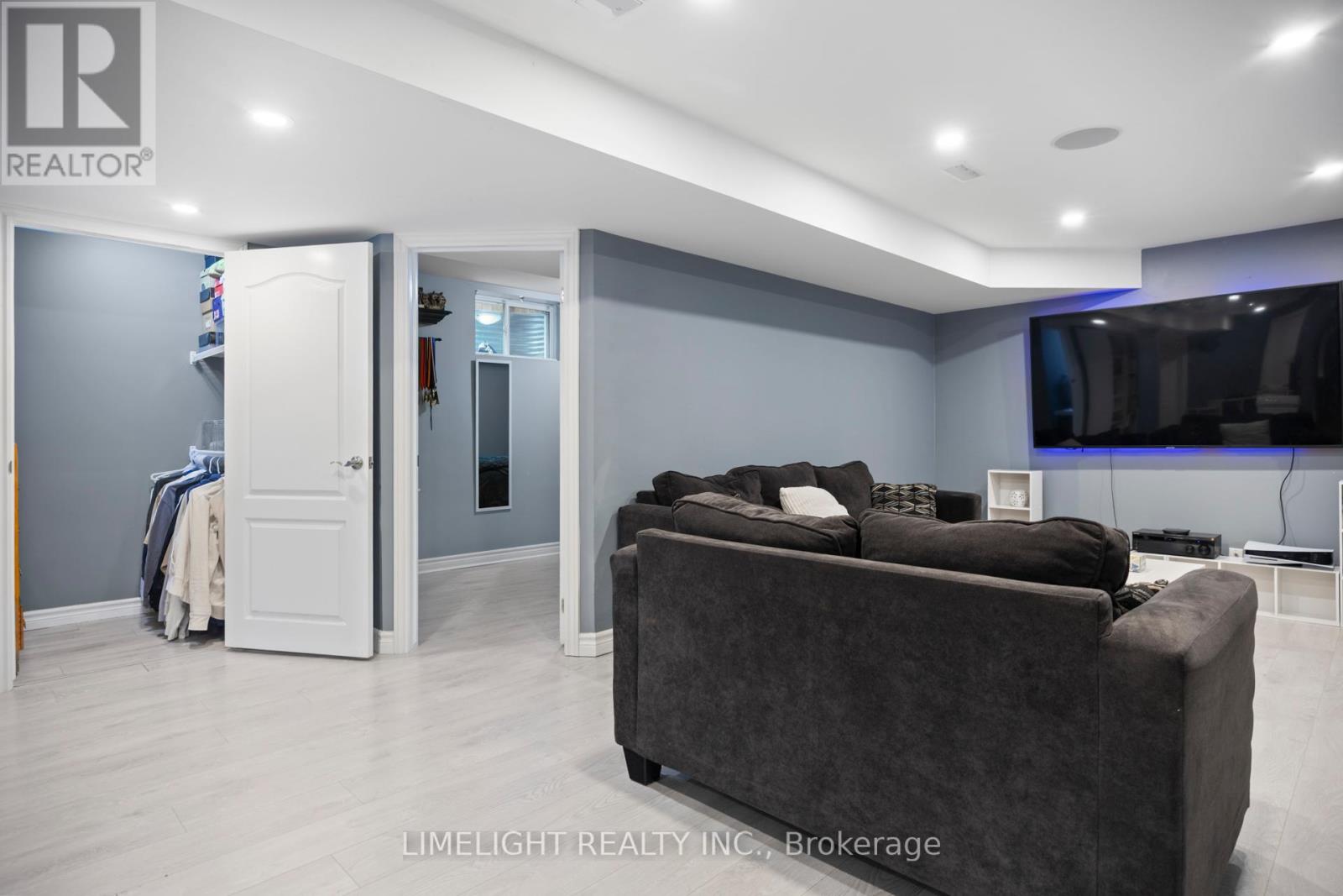 676 GUINESS WAY - 32