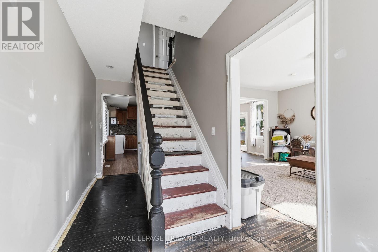 15 DUNDAS STREET - 18