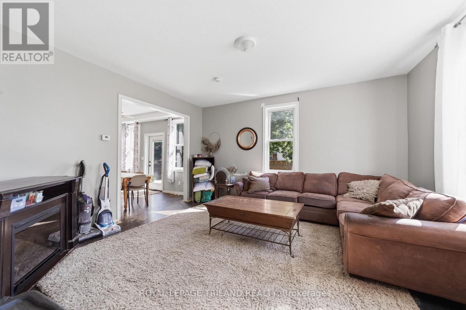 15 DUNDAS STREET - 19