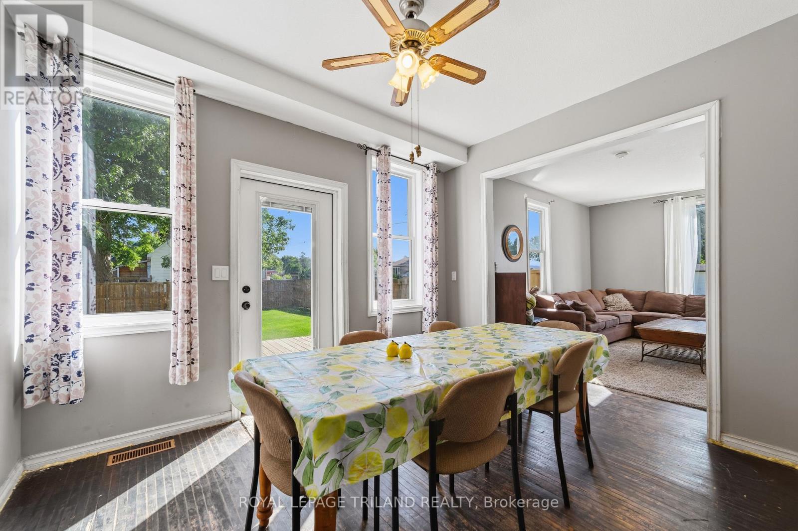 15 DUNDAS STREET - 21