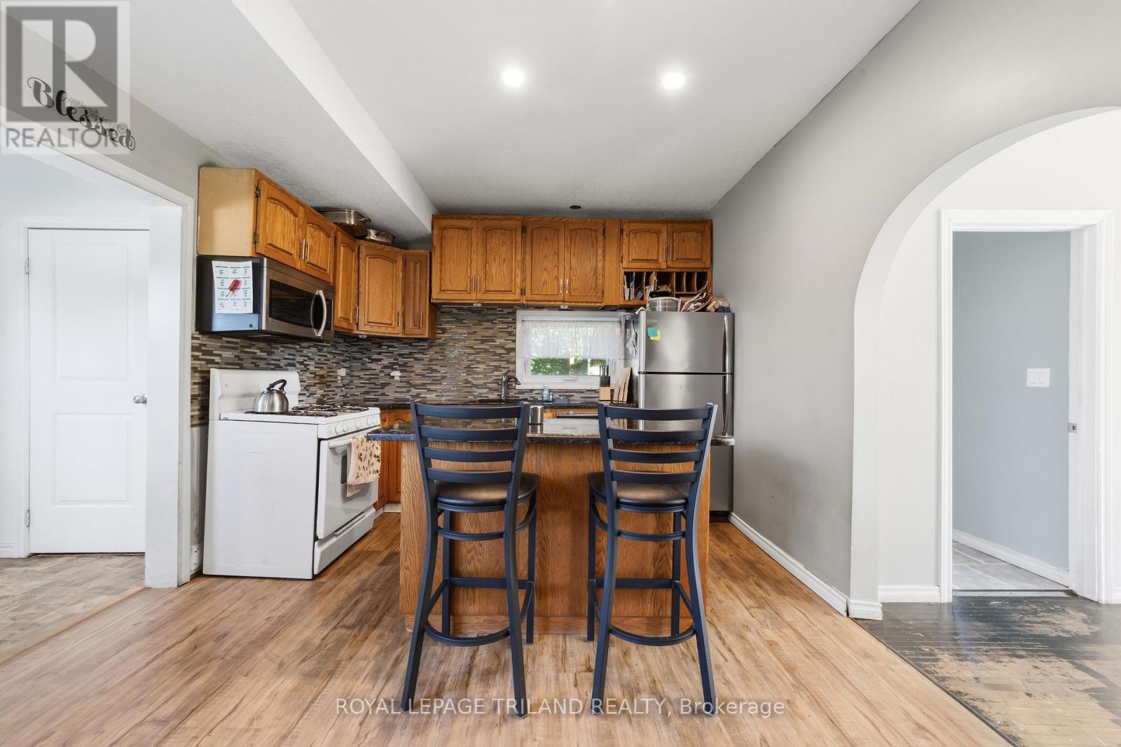 15 DUNDAS STREET - 23