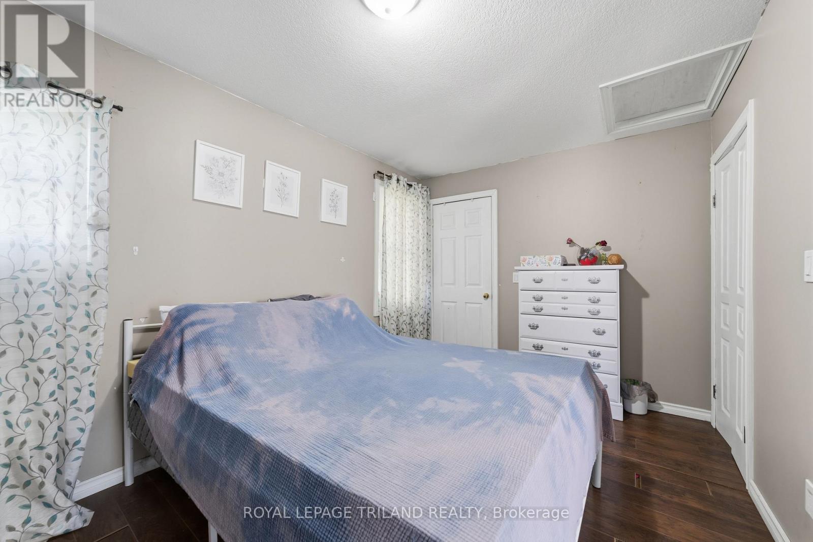 15 DUNDAS STREET - 29