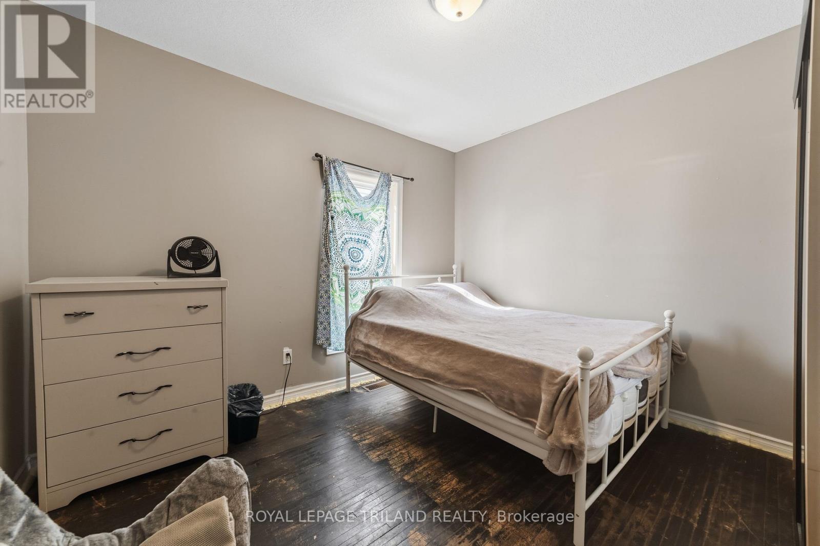 15 DUNDAS STREET - 34