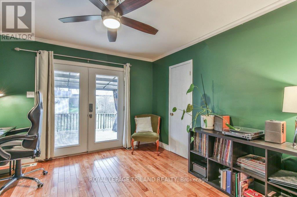 941 QUEENS AVENUE - 25
