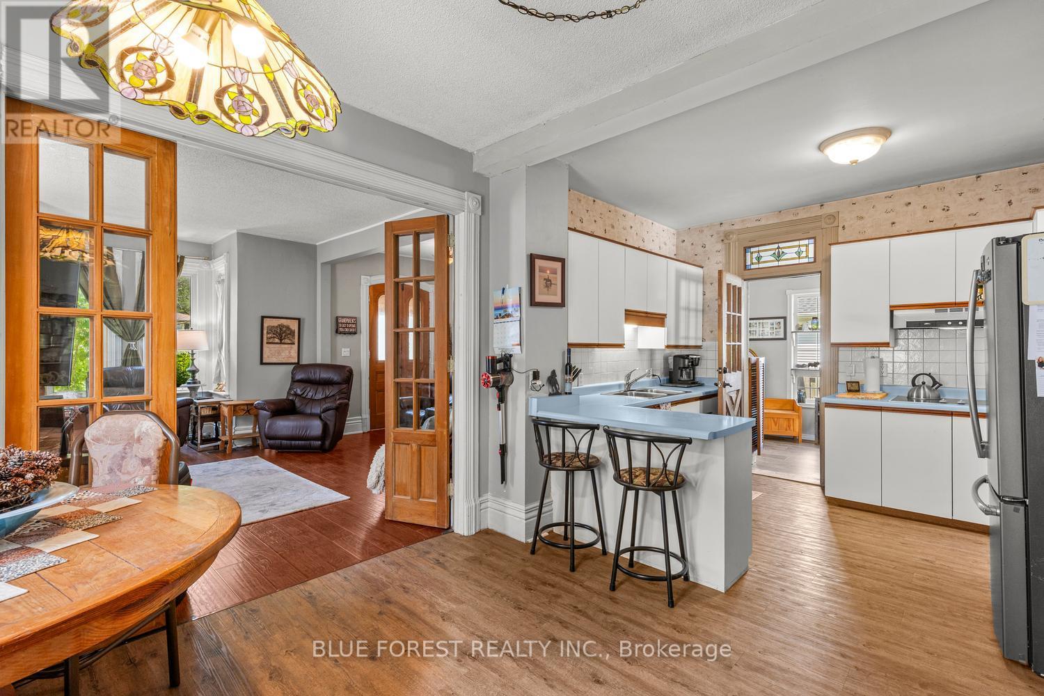201 MARGARET STREET - 13