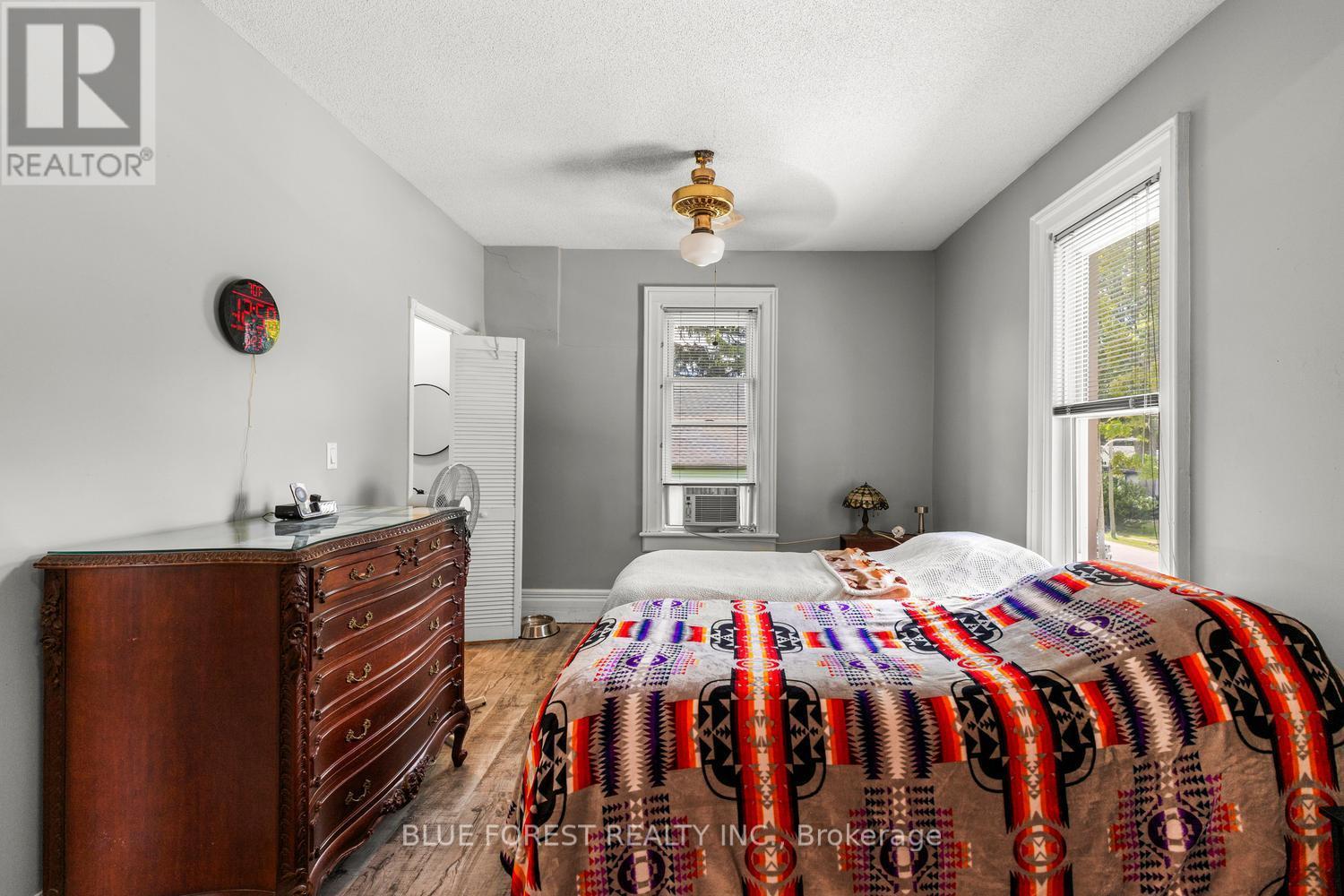 201 MARGARET STREET - 26