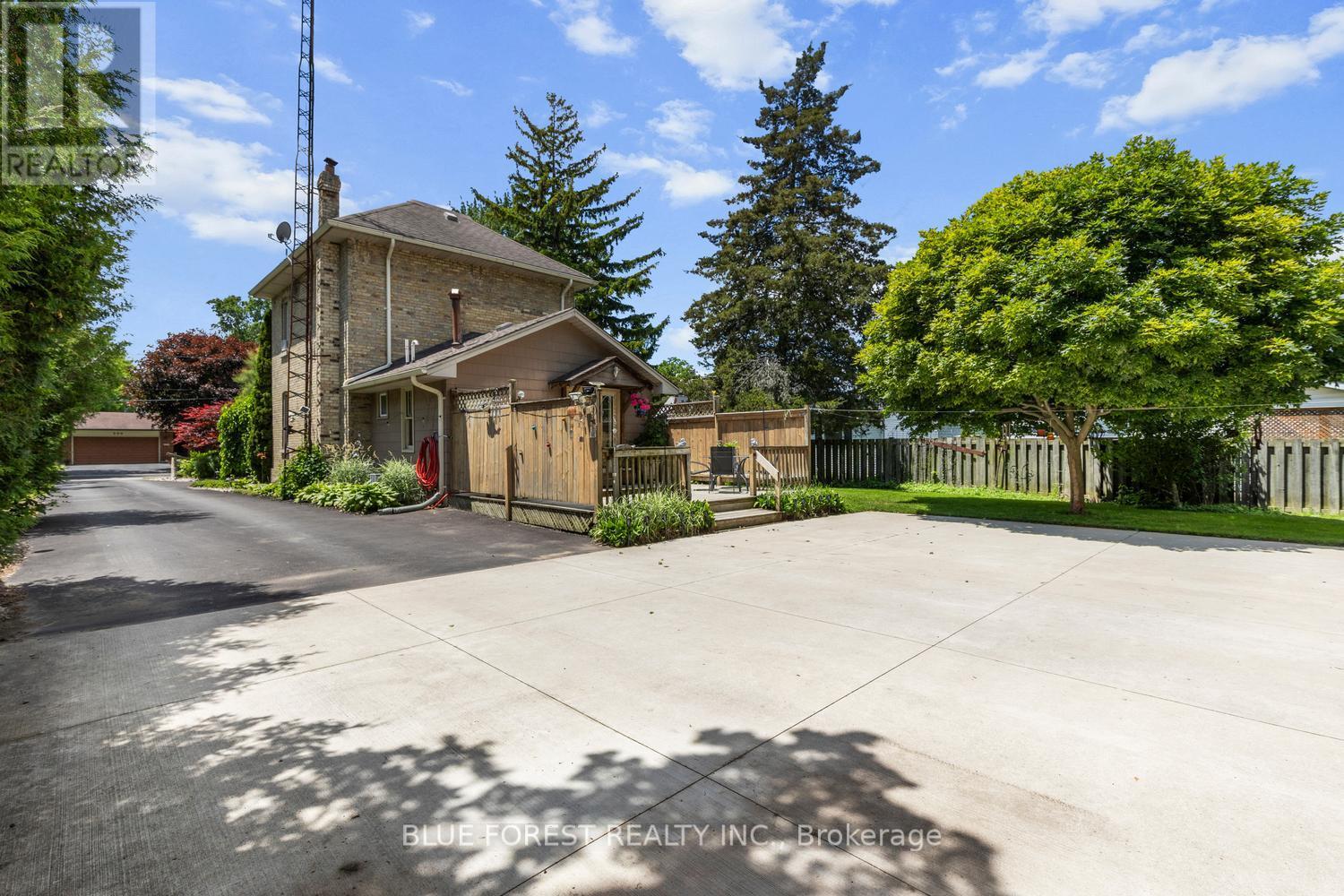 201 MARGARET STREET - 35