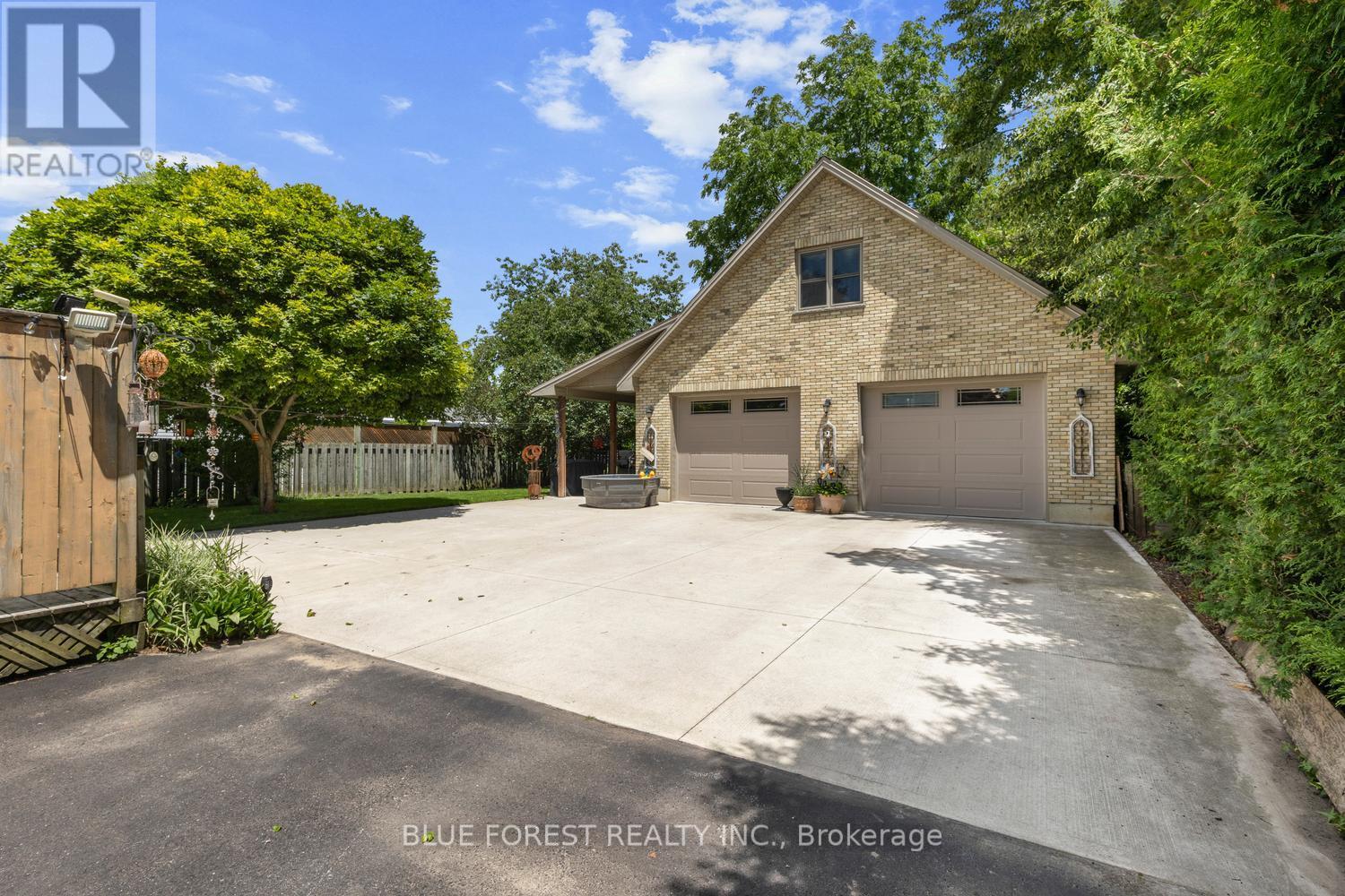 201 MARGARET STREET - 37