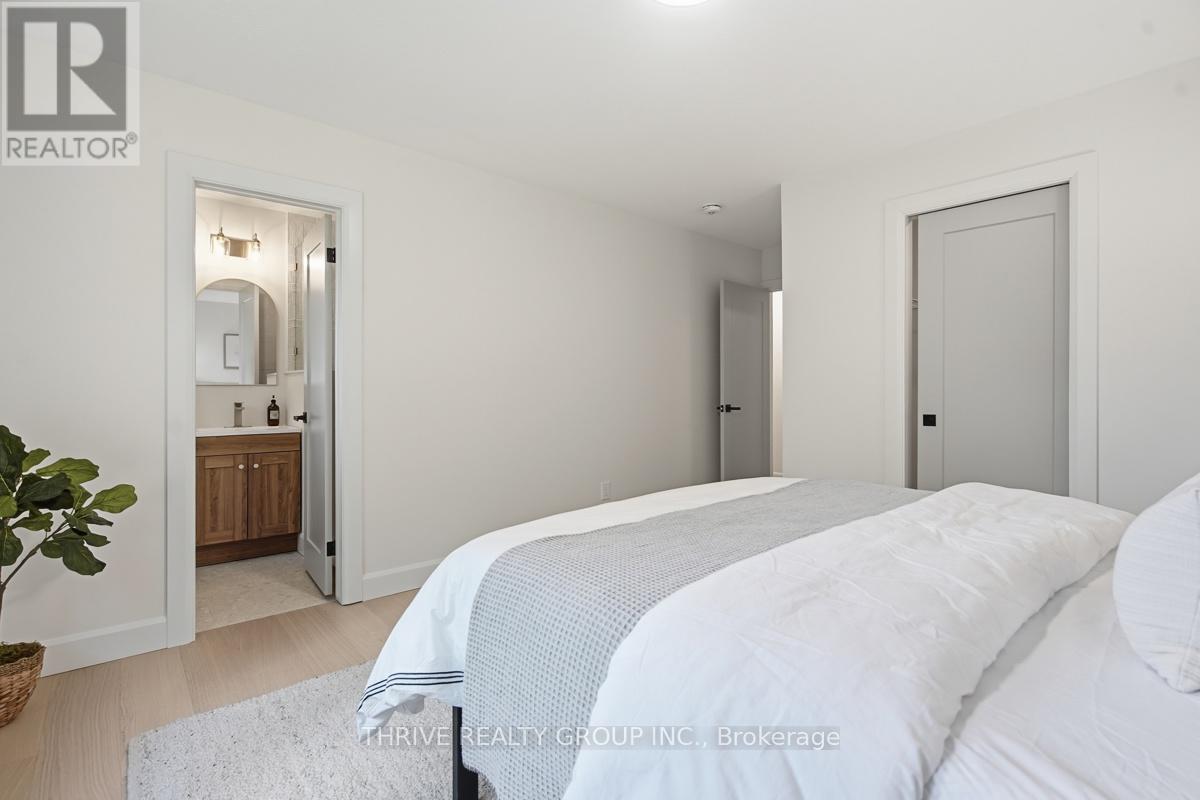 744 BARCLAY ROAD - 22