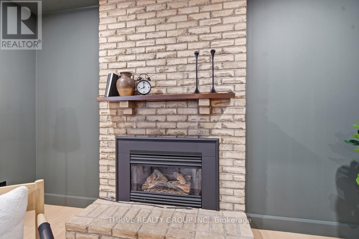 744 BARCLAY ROAD - 33