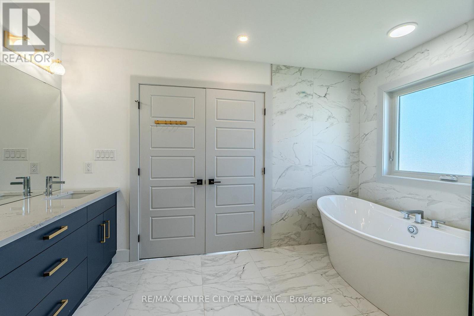 7290 SILVER CREEK CIRCLE - Image 32