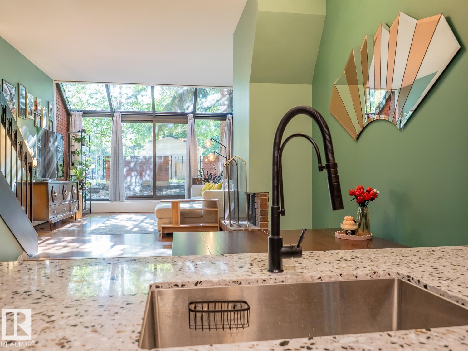 11116 83 AV NW - 10