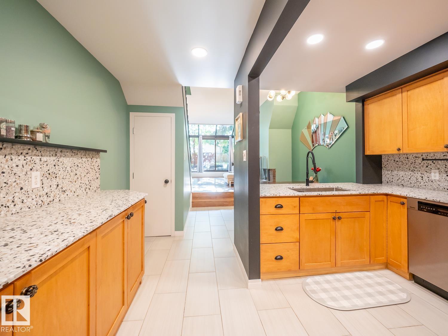 11116 83 AV NW - 6