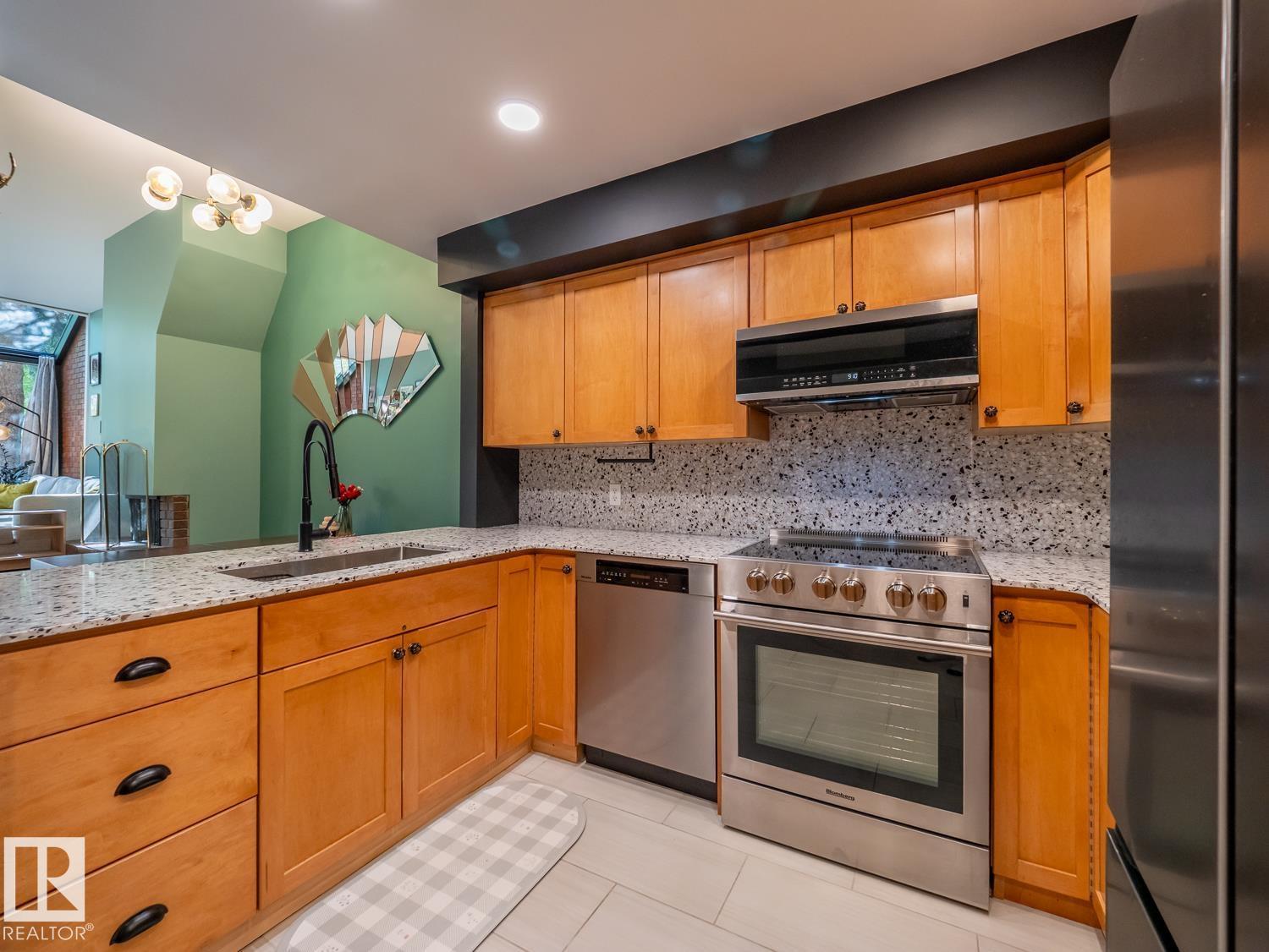 11116 83 AV NW - 7